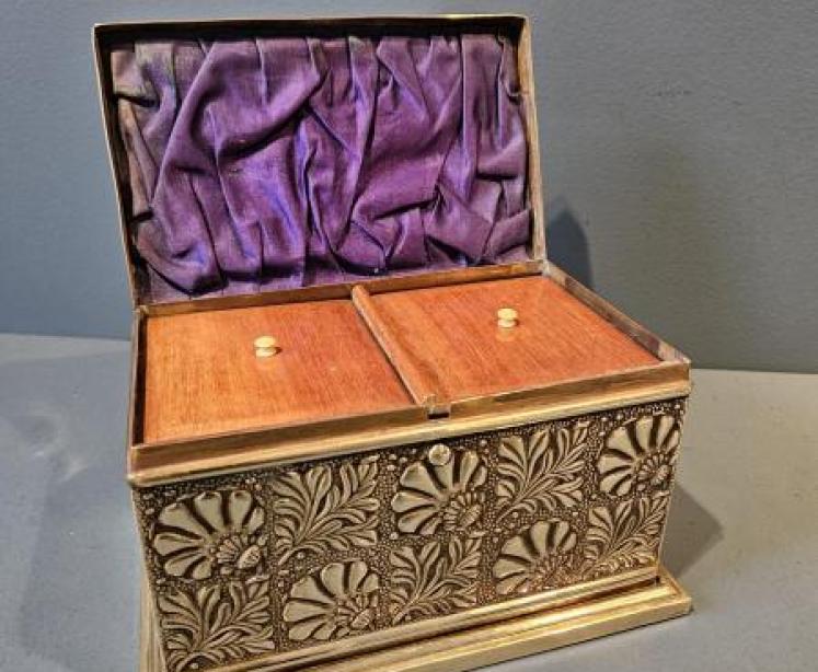 Ats and Crafts Brass Tea Caddy - Image 2