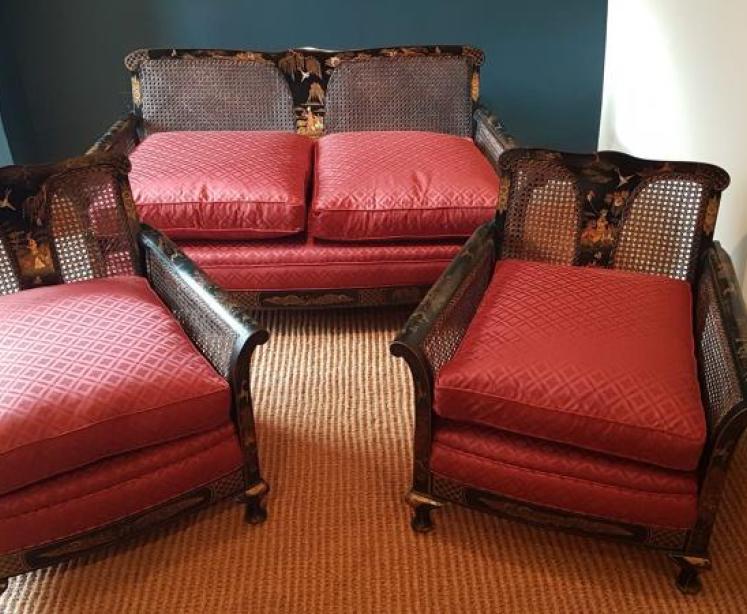 Edwardian Chinoiserie Decorated Bergere Suite - Image 1