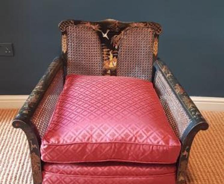 Edwardian Chinoiserie Decorated Bergere Suite - Image 5