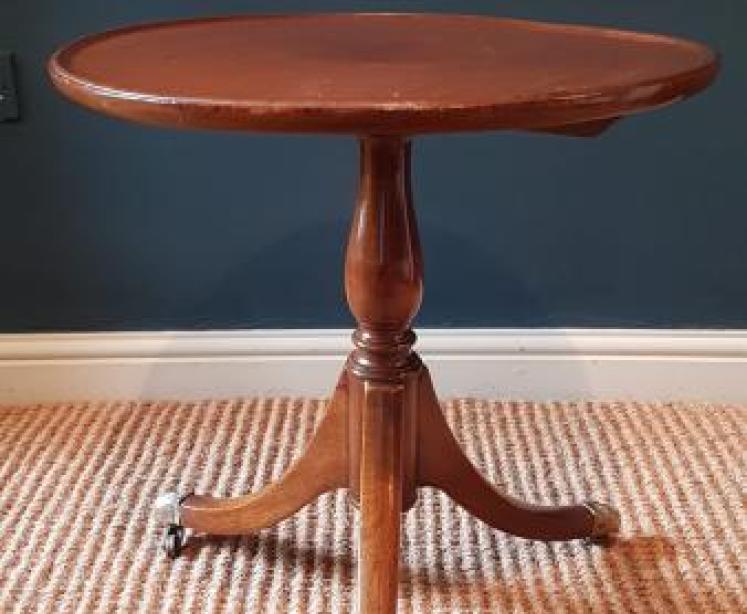 Regency Low Proportioned Lamp Table - Image 2