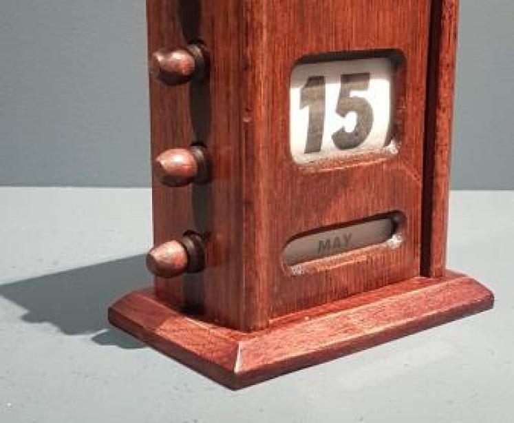 Edwardian Oak Perpetual Desk Calendar - Image 3