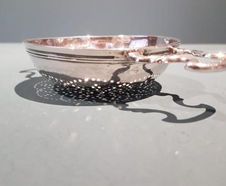 Early George II Silver Lemon Squeezer - Image 5