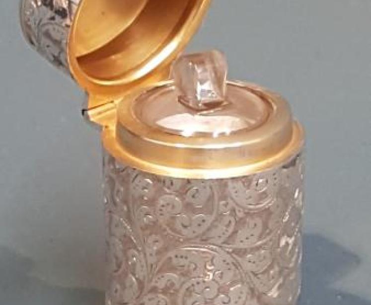 Victorian Engraved Silver Scent Bottle - Image 4