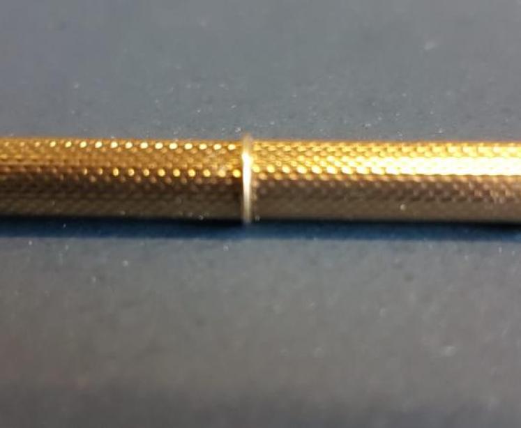 Immaculate 9ct Gold Cigar Piercer - Image 2
