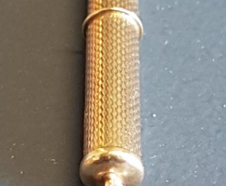 Immaculate 9ct Gold Cigar Piercer - Image 3