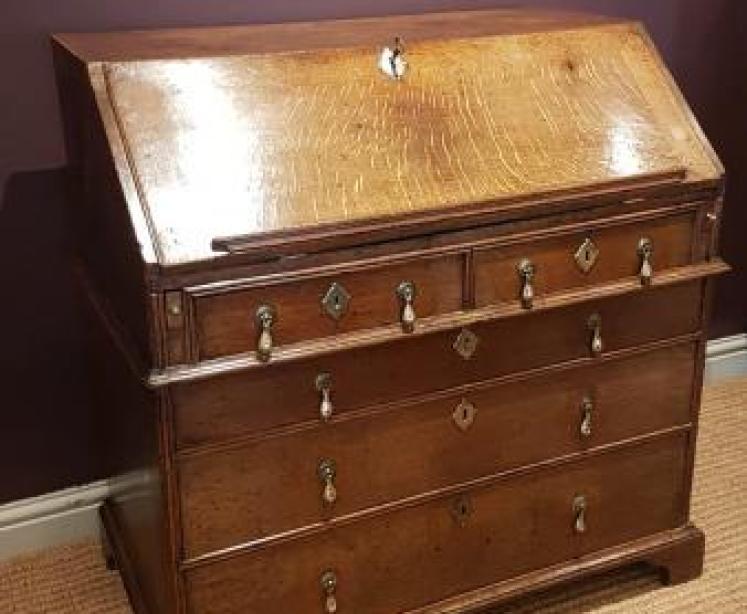 George I Figured Oak Bureau - Image 1