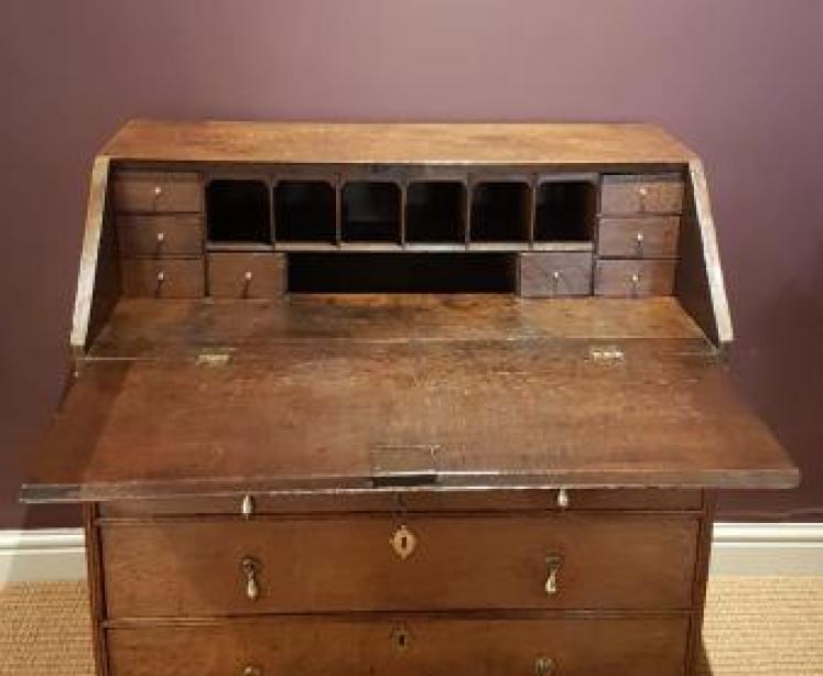 George I Figured Oak Bureau - Image 3