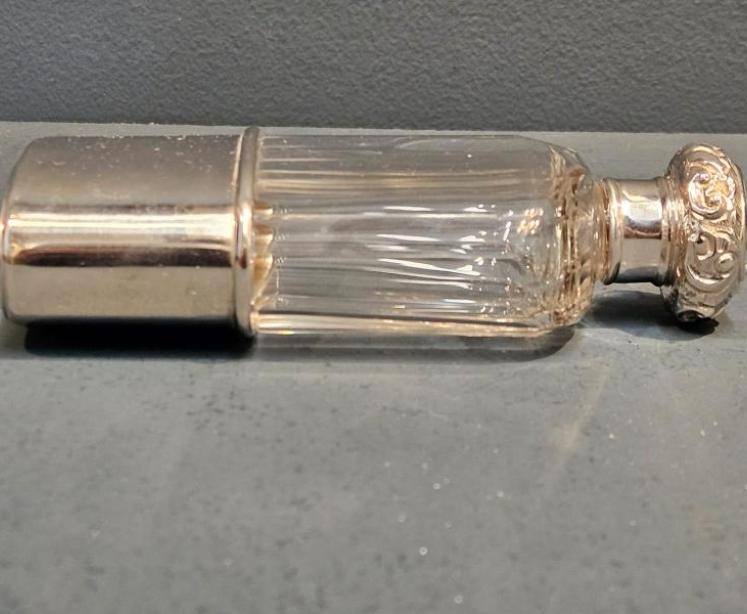 Victorian Silver and Cut Crystal Hip Flask  - Image 3