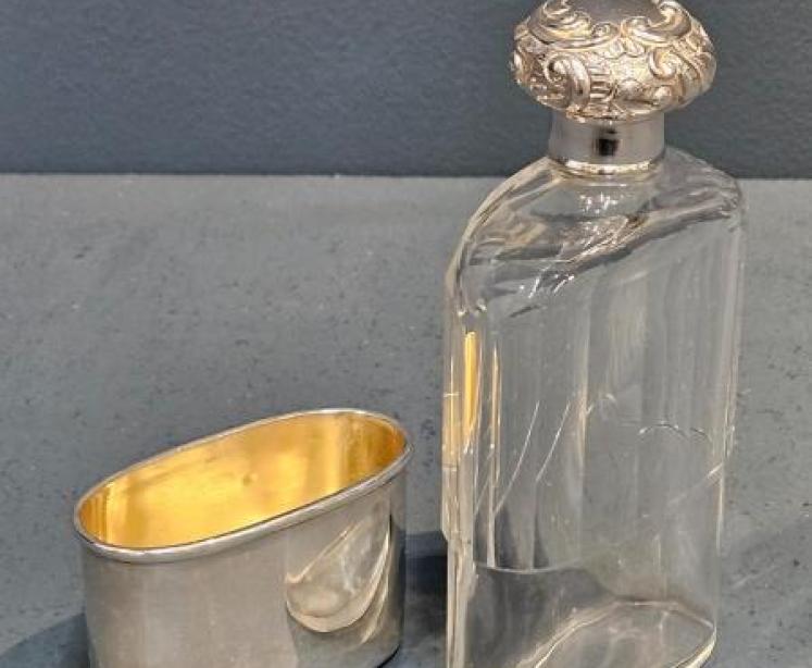 Victorian Silver and Cut Crystal Hip Flask  - Image 4