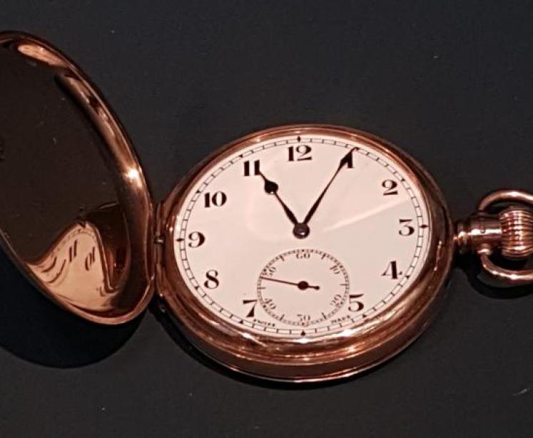 Immaculate 9ct Gold Hunter Pocket Watch - Image 1