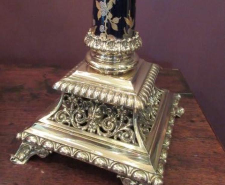 Mid Victorian Cast Brass & Porcelain Table Lamp - Image 3