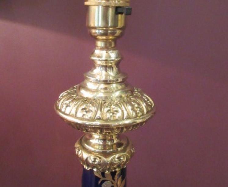 Mid Victorian Cast Brass & Porcelain Table Lamp - Image 5