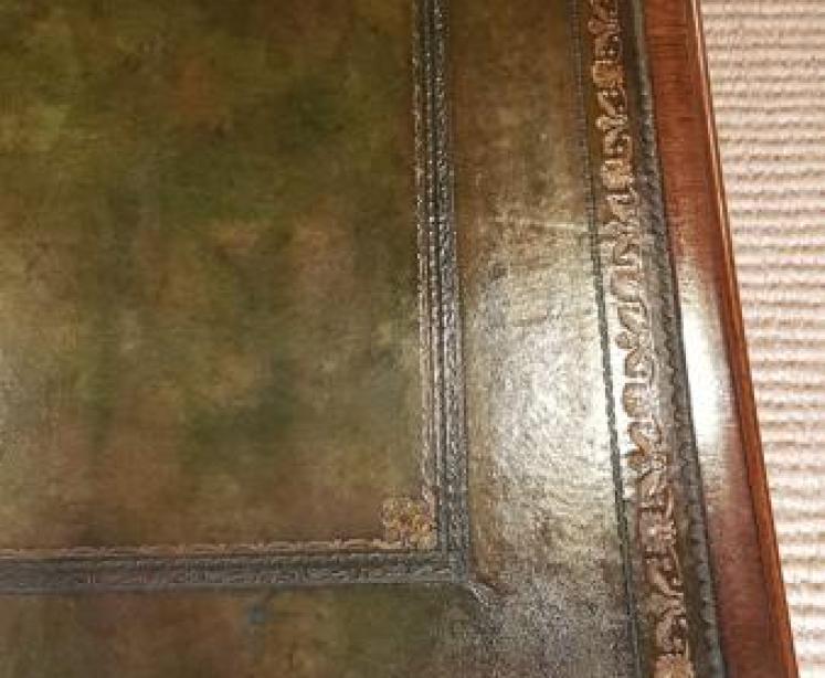 Superb Mahogany Pedestal Desk - Image 3