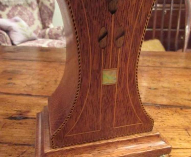 Art Nouveau Period Polished Oak Inlaid Mantel Clock - Image 3
