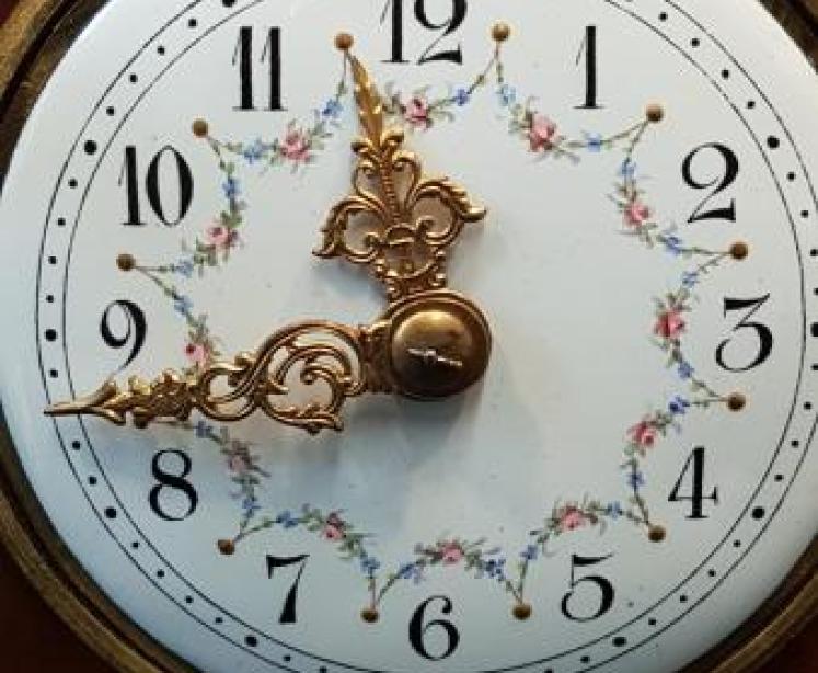 Fine Quality Victorian Burr Yew Mantel Clock - Image 3