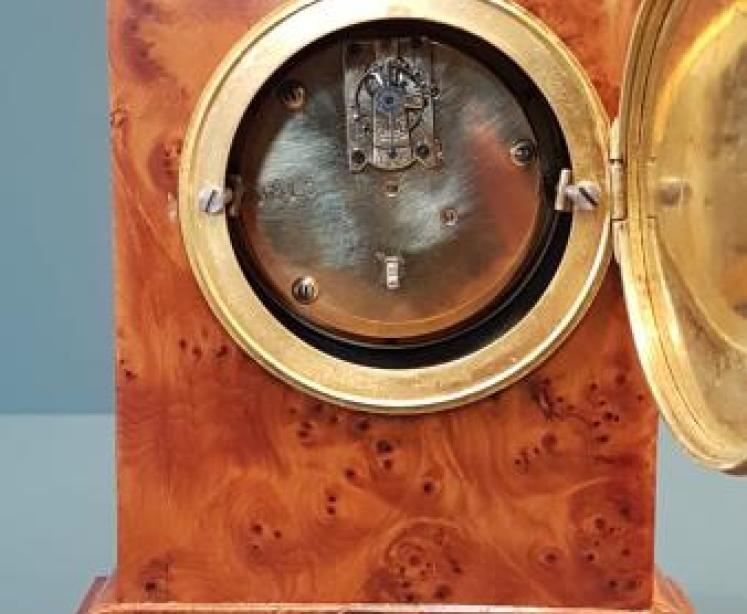 Fine Quality Victorian Burr Yew Mantel Clock - Image 4