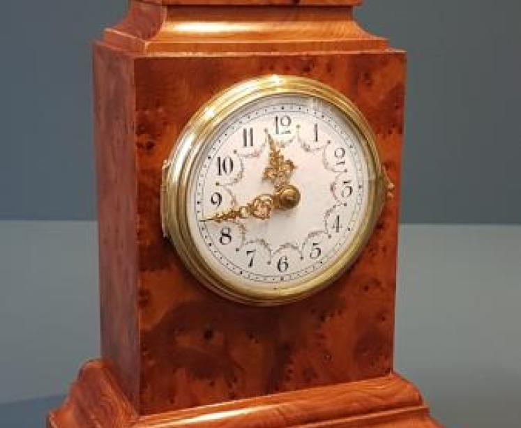 Fine Quality Victorian Burr Yew Mantel Clock - Image 6