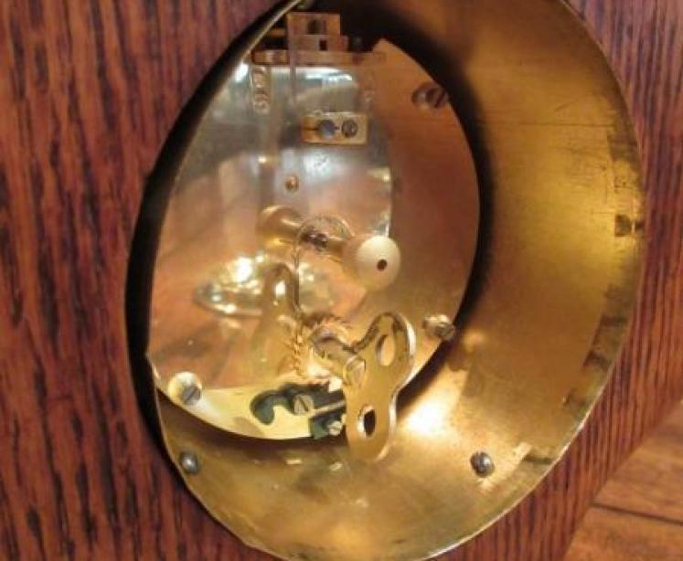 Art Nouveau Period Polished Oak Inlaid Mantel Clock - Image 5