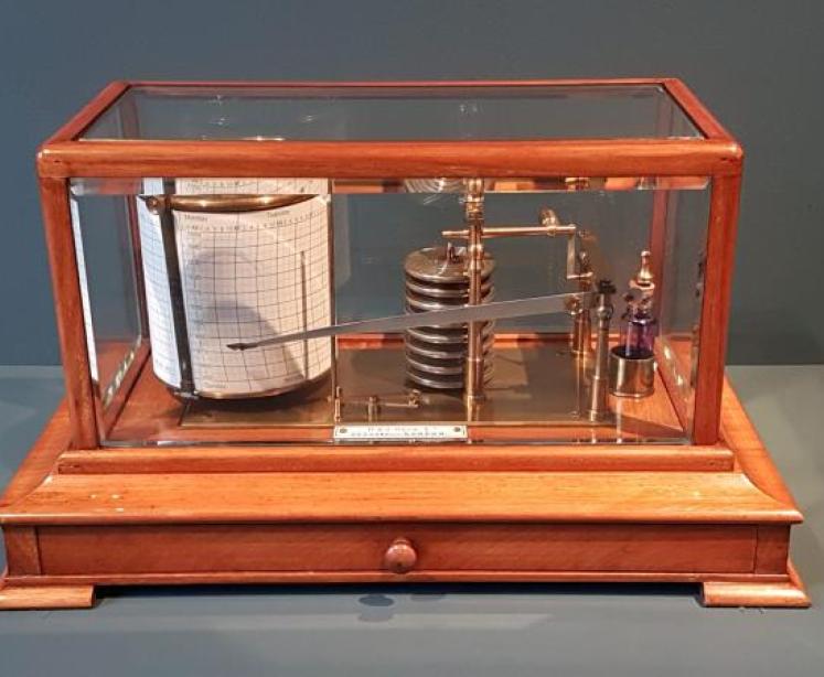 Superior Quality Victorian Walnut Barograph by Beck - Image 1