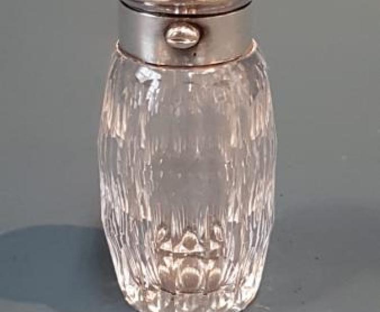 Small Victorian Cut Crystal and Silver Scent Bottle - Image 1