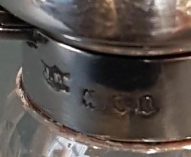 Small Victorian Cut Crystal and Silver Scent Bottle - Image 3