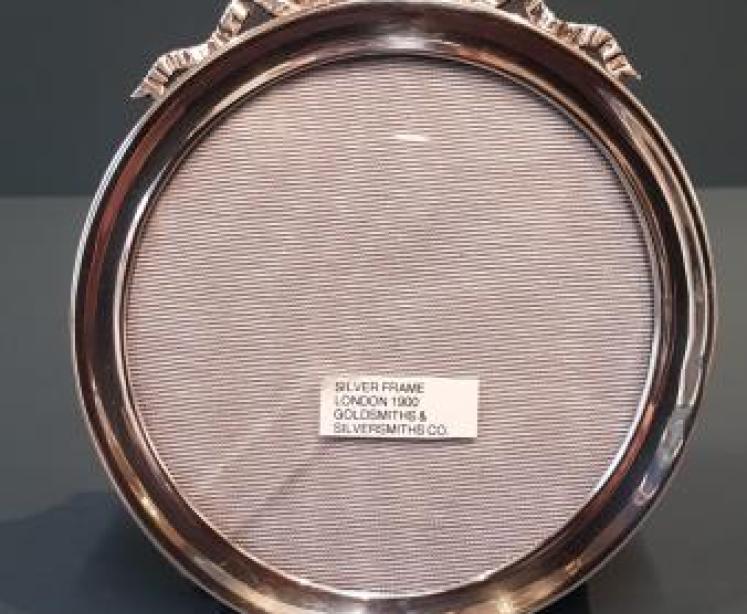 Victorian Silver Ribbon Crest Photo Frame - Image 2