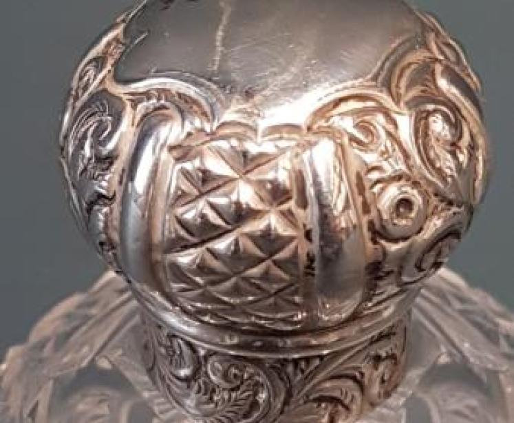 Victorian Silver Topped Cut Crystal Scent Bottle  - Image 5