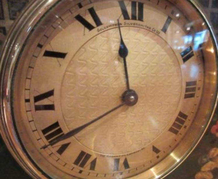 Edwardian Period Chinoserie Green Lacquered Mantel Clock - Image 3