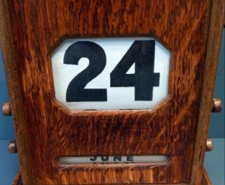 Large Edwardian Oak Perpetual Desk Calendar - Image 2