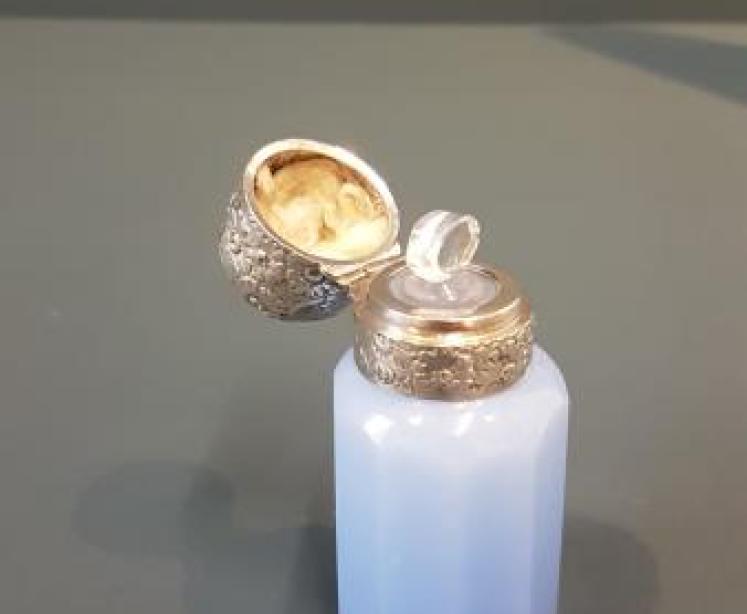 Victorian Silver Top & Blue Glass Scent Bottle - Image 3