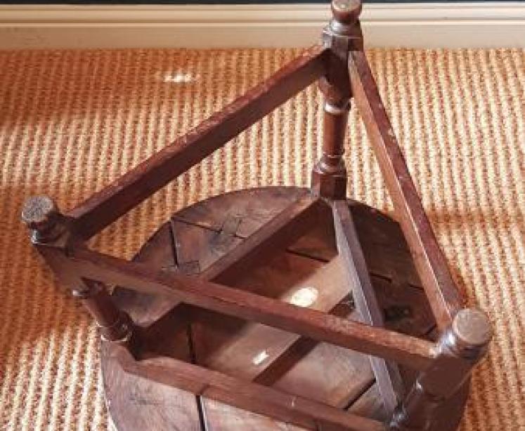 Rare Period Oak and Elm Drop Leaf Cricket Table - Image 3