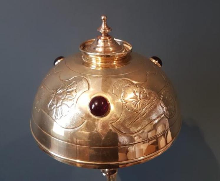 Superb Arts and Crafts Lamp and Shade - Image 5