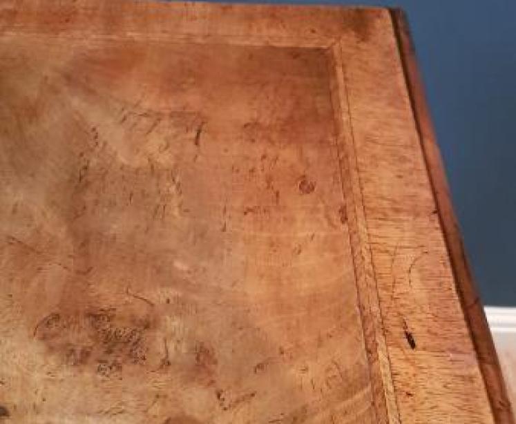 Georgian Walnut Chest of drawers  - Image 4