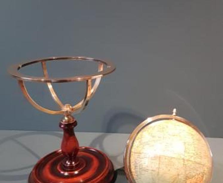 1930's Philips 6" Globe in Revolving Gimbal - Image 5