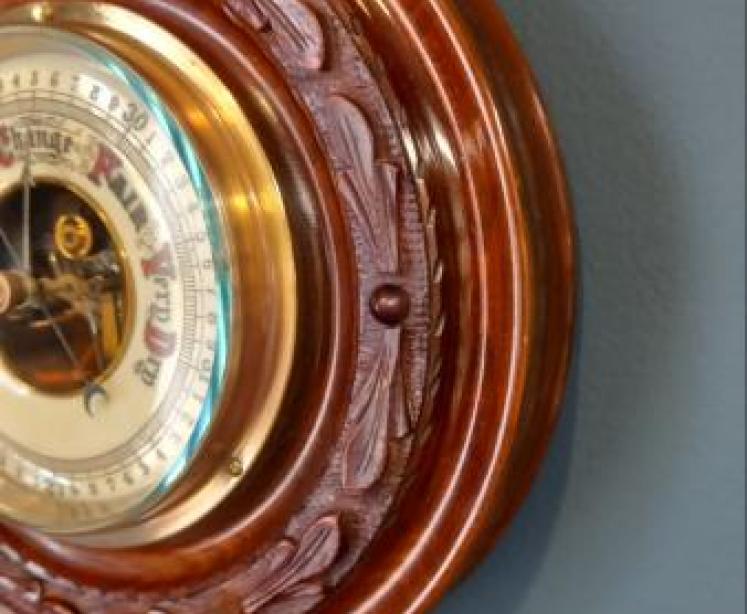 Small Victorian Walnut Pendant Banjo Barometer - Image 4