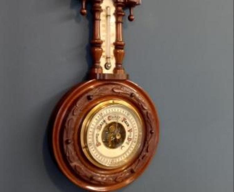 Small Victorian Walnut Pendant Banjo Barometer - Image 7