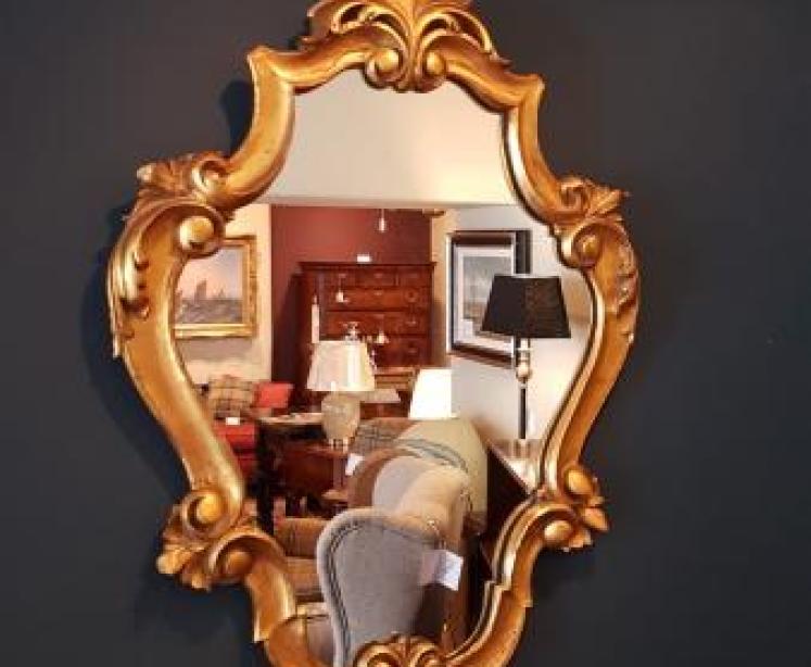 Victorian Gilt Mirror with Leaf Crest - Image 1