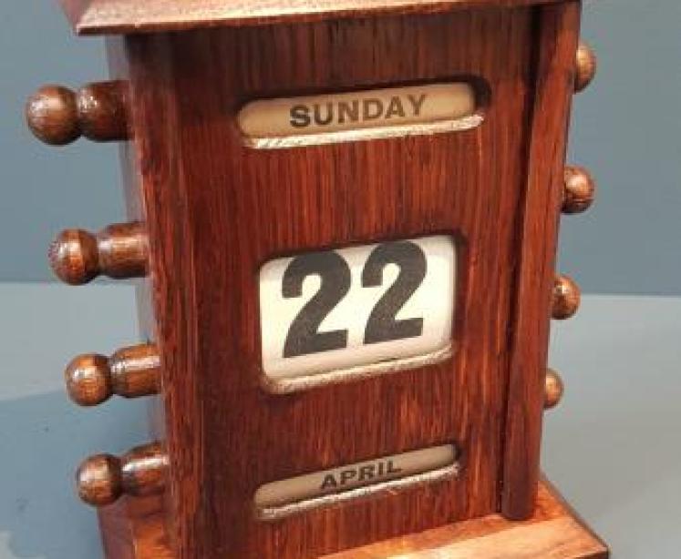 Edwardian Oak Perpetual Desk Calendar - Image 2