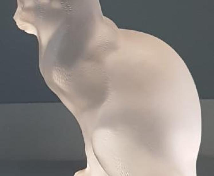 Large Lalique Opalescent Sitting Cat - Image 5