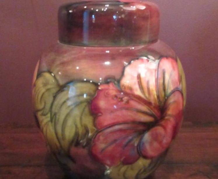 Rare Moorcroft Hibisus Flambe Ginger Jar & Cover - Image 1