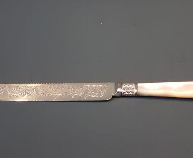 Immaculate Victorian Solid Silver Cake Knife  - Image 3