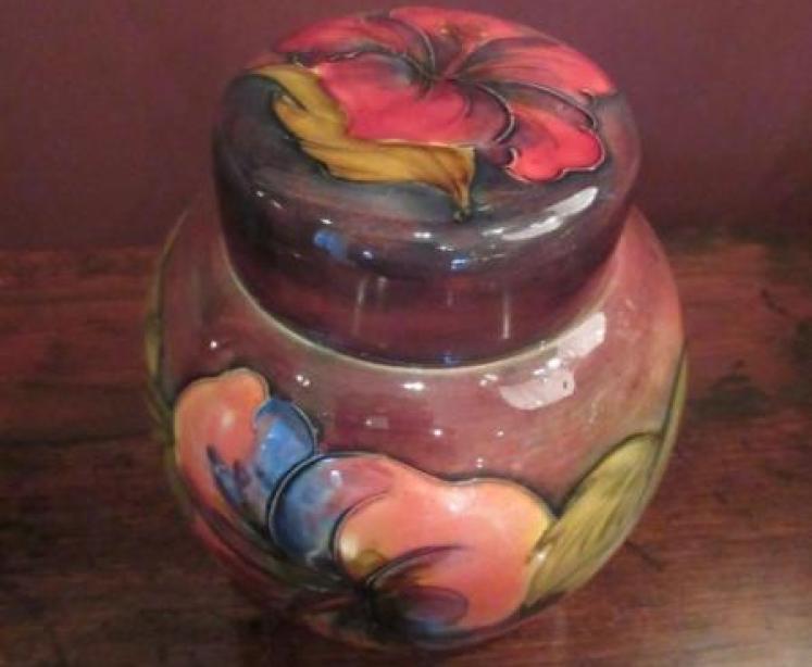 Rare Moorcroft Hibisus Flambe Ginger Jar & Cover - Image 3