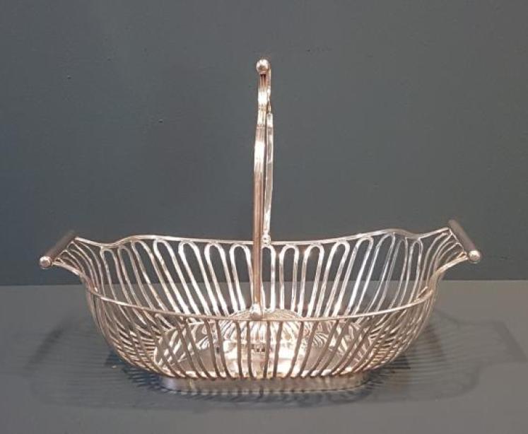 Fine Quality Victorian Silver Bread Basket - Image 2