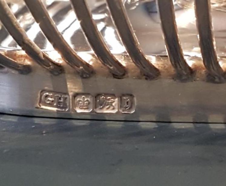 Fine Quality Victorian Silver Bread Basket - Image 4