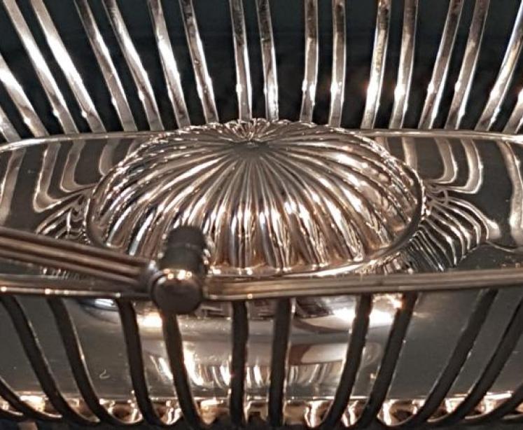 Fine Quality Victorian Silver Bread Basket - Image 5