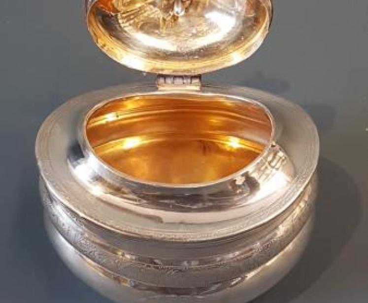 Fine Quality Chester Silver Tea Caddy  - Image 5