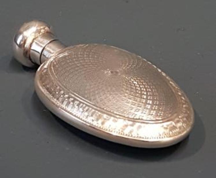George V Engine Turned Silver Scent Bottle - Image 2