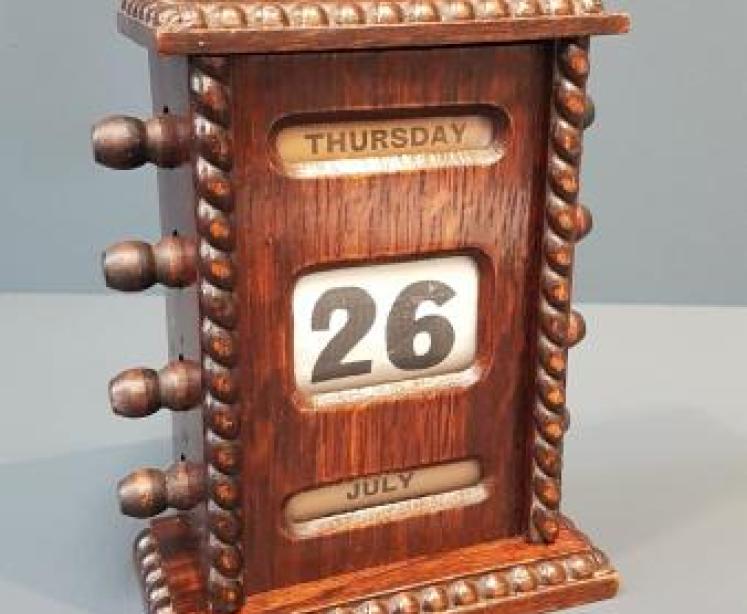 Edwardian Oak Perpetual Desk Calendar - Image 6