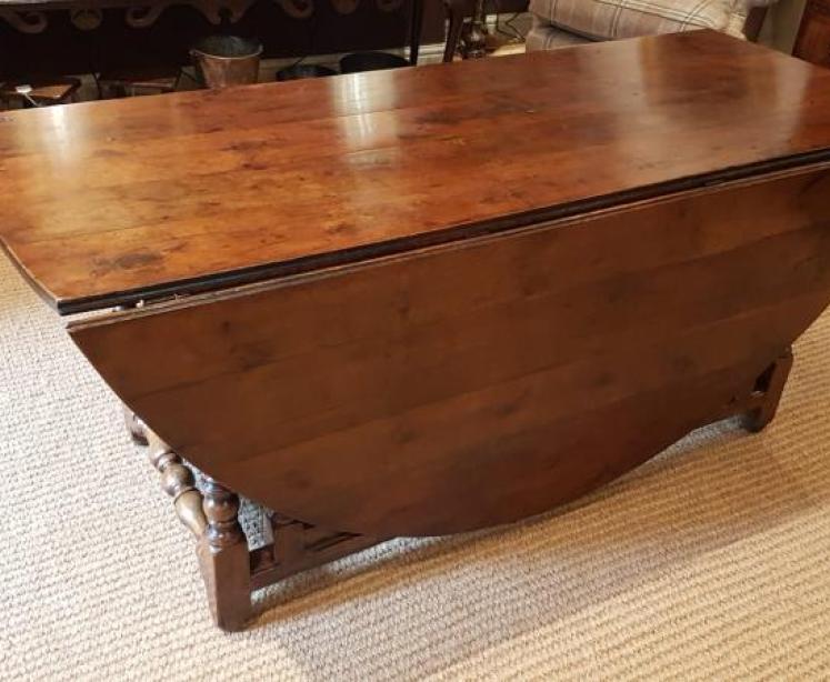 George II Yew 10 seater Oval Table - Image 4