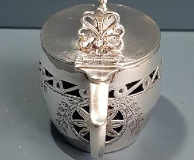 Fine Quality Victorian Chester Silver Mustard Pot - Image 2